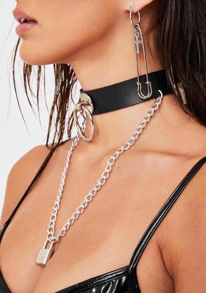 choker with o-ring and padlock on chain
