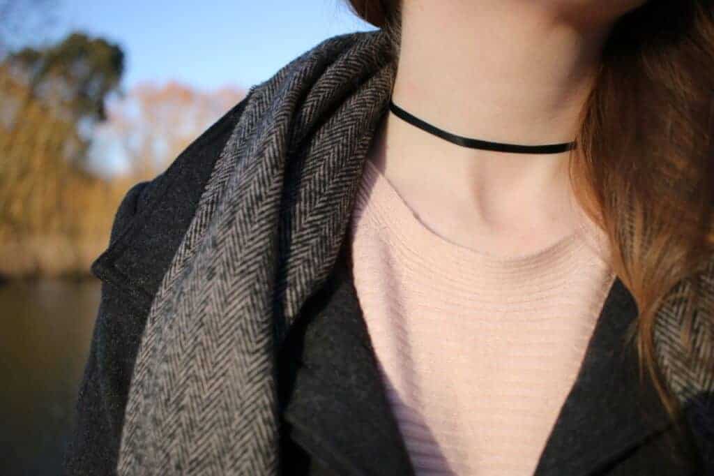String choker for day collar on submissive woman