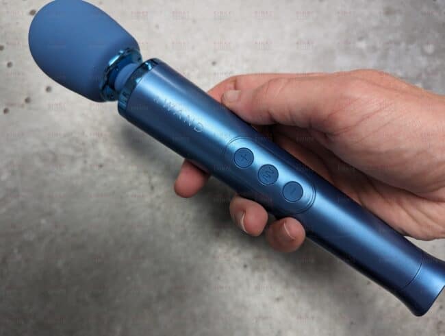 The Le Wand Petite rechargeable massager